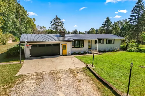2651 S Sand Lake Road, Hillsdale, MI 49242