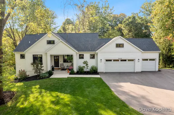 5644 Cascade Road, Grand Rapids, MI 49546