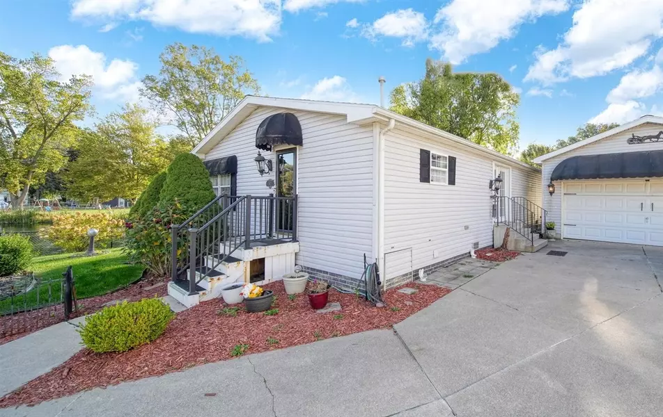 502 Missouri River Ct. Court, Adrian, MI 49221