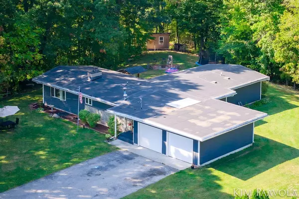 5555 Skyway Drive, Comstock Park, MI 49321-8204