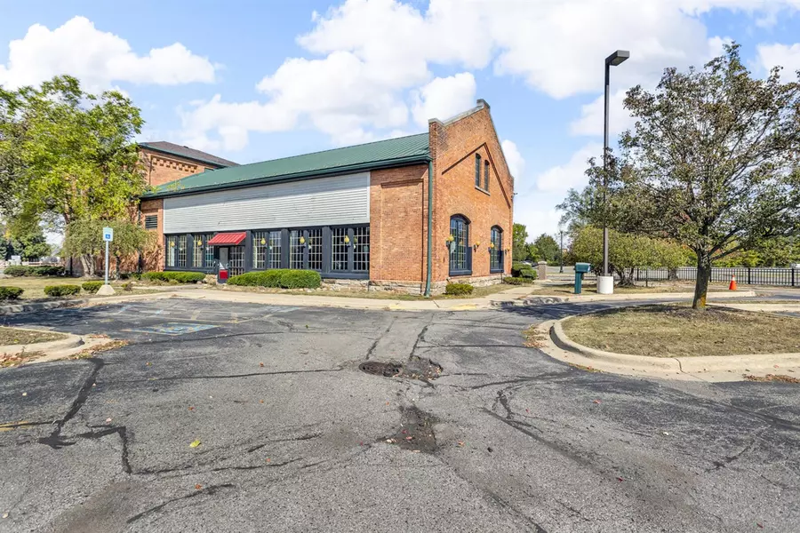 323 S Cooper Street, Jackson, MI 49201-2343