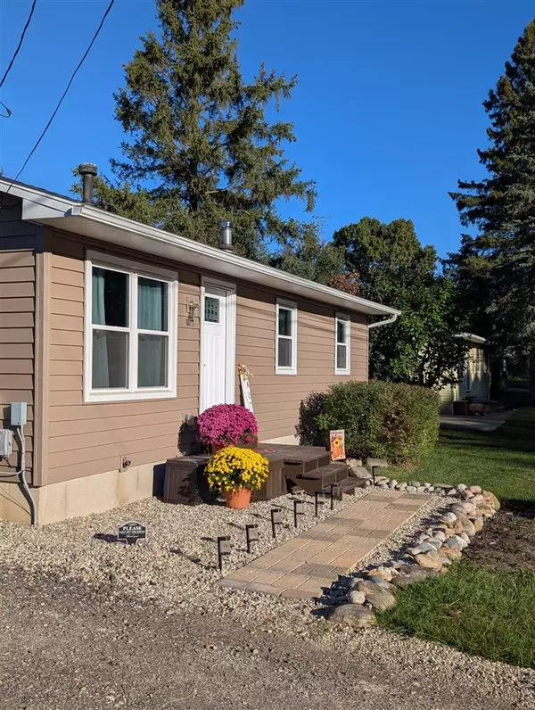 Fenton, MI 48430-9362,10033 Nimphie Road