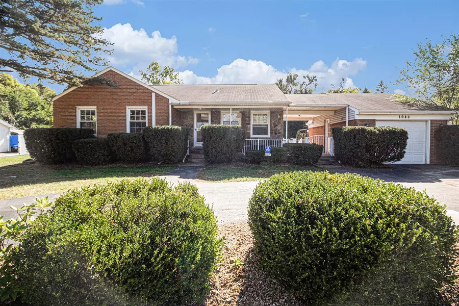 1046 E Huron River Drive, Belleville, MI 48111-2837