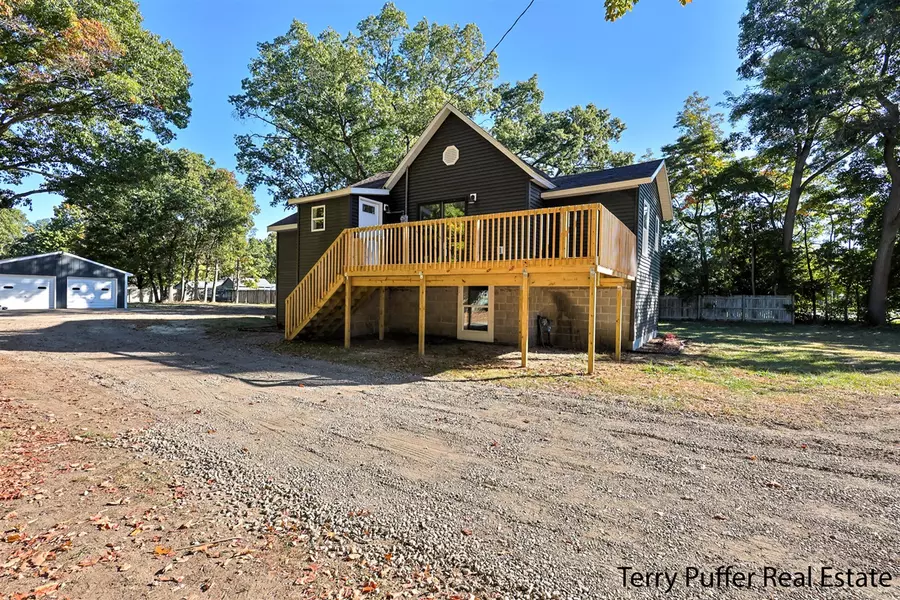 764 E Giles Road, Muskegon, MI 49445-2648