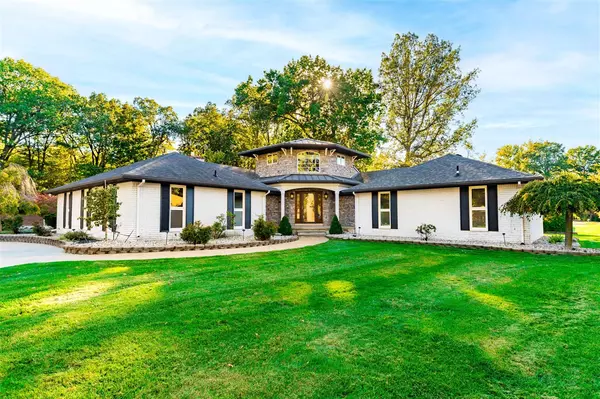 26036 Parke Lane, Grosse Ile, MI 48138-1834