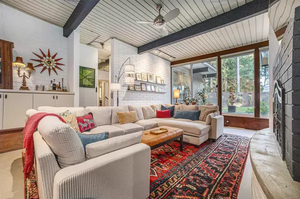 Ada, MI 49301,60 Alta Dale NE