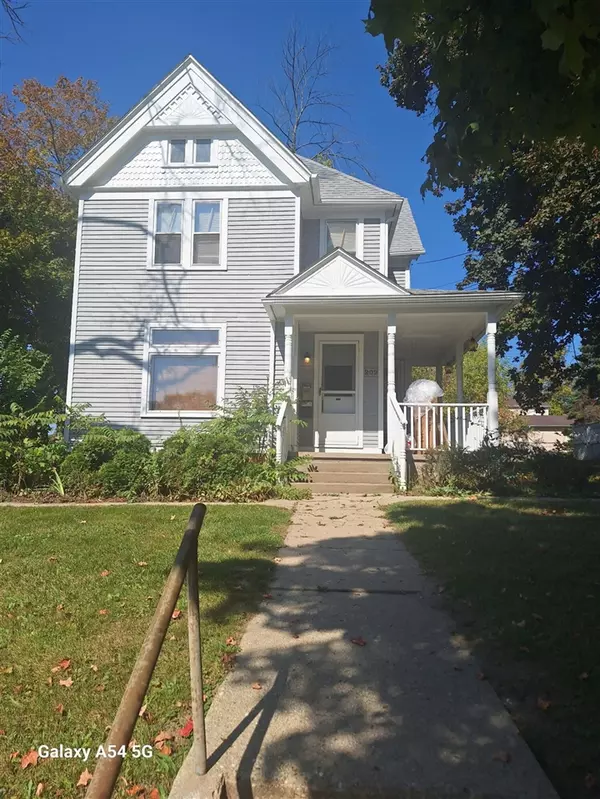 202 W Henry Street, Saline, MI 48176-2109