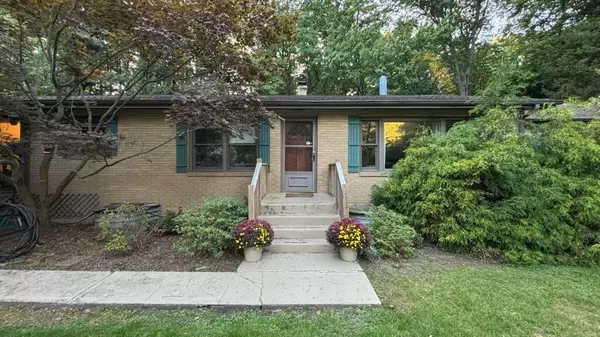 12370 Dunes Road, Sawyer, MI 49125-9154