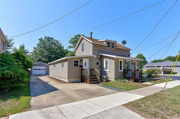 222 Oak Street, South Haven, MI 49090-1023