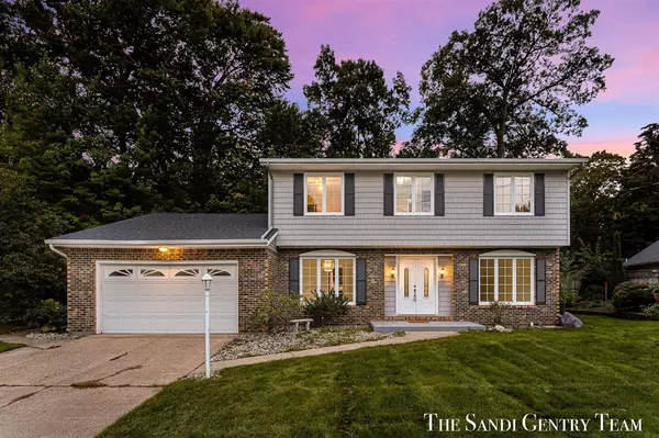 16230 Woodcrest Drive, Spring Lake, MI 49456-2322