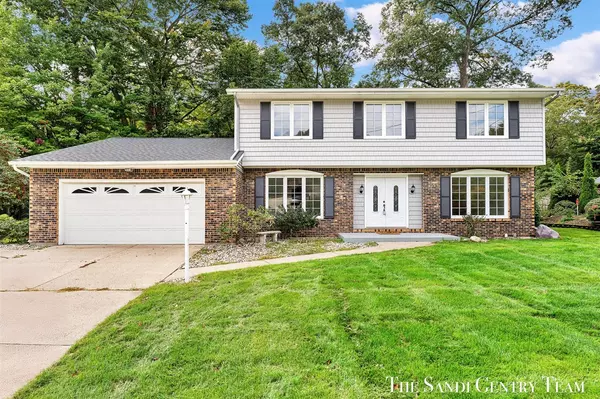 16230 Woodcrest Drive, Spring Lake, MI 49456-2322