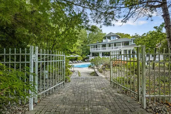 50111 Deer Park Drive, New Buffalo, MI 49117-8701