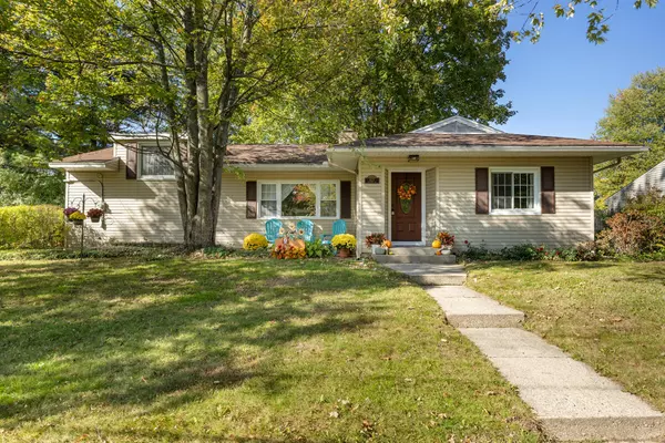 1027 Waltham Avenue, Grand Rapids, MI 49546-3640