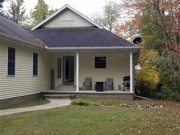 2273 Woodland Trail,  Hillsdale,  MI 49242