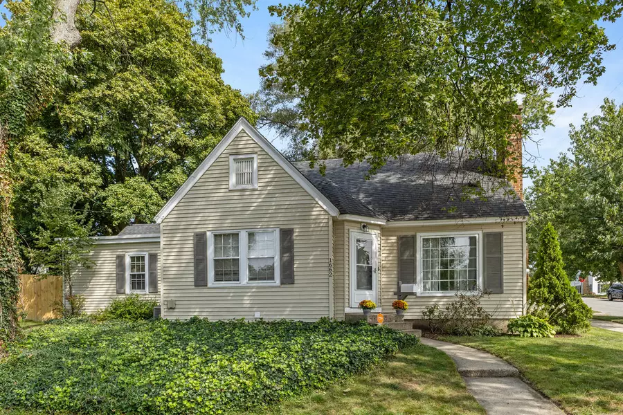 1662 Rossman Avenue, Grand Rapids, MI 49507-2242