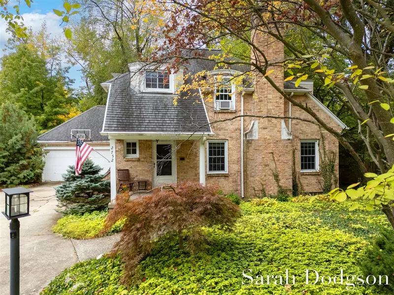 2752 Maplewood Drive, East Grand Rapids, MI 49506-49506