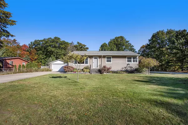 1514 W Sternberg, Norton Shores, MI 49441-5857