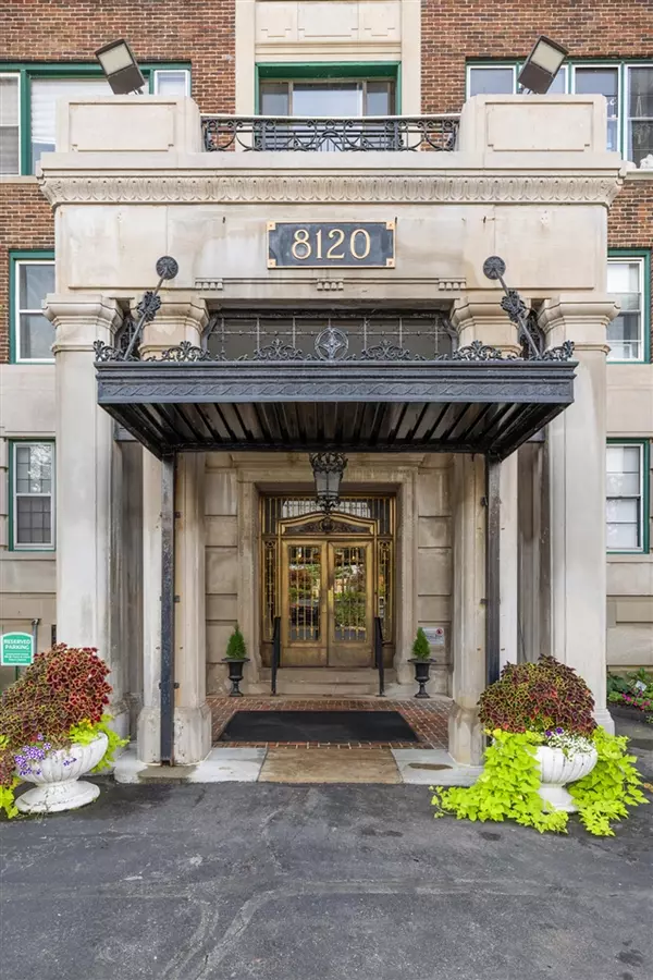 8120 E Jefferson Avenue, Detroit, MI 48214