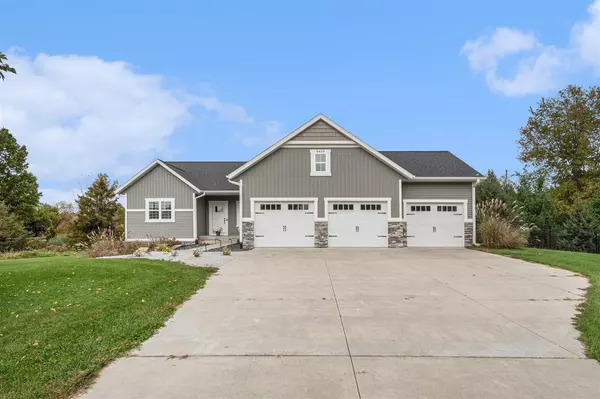 8423 76th Street, Alto, MI 49302-9286