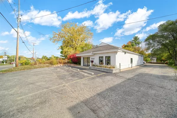 215 S Dettman Road, Jackson, MI 49201-2204