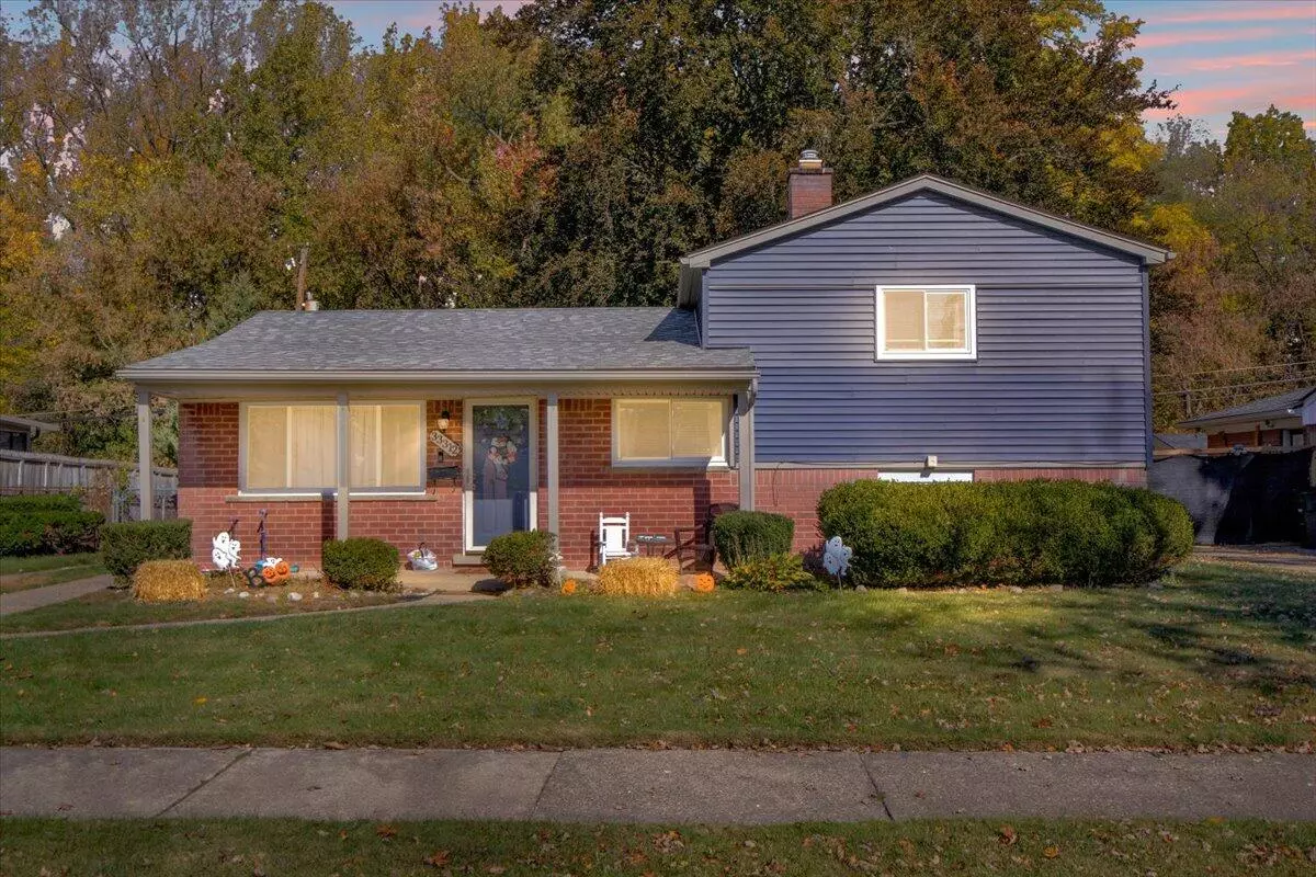 Westland, MI 48185-9443,33312 Lynx Street