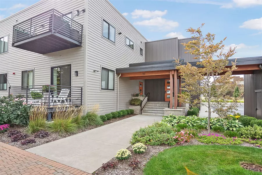 110 Central Avenue, Holland, MI 49423-2807