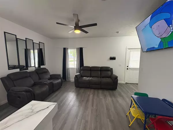 Muskegon, MI 49442-1237,716 Leonard Avenue