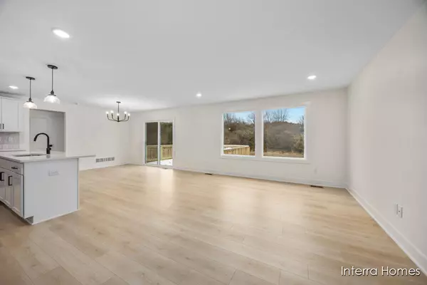 Alto, MI 49302,8333 Kettle Oak Drive