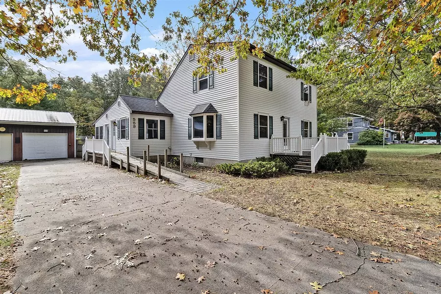 559 E Sands Street, Pentwater, MI 49449-9548