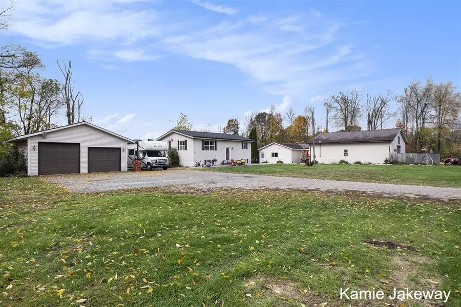 8395 McArthur Avenue, Belding, MI 48809-9329