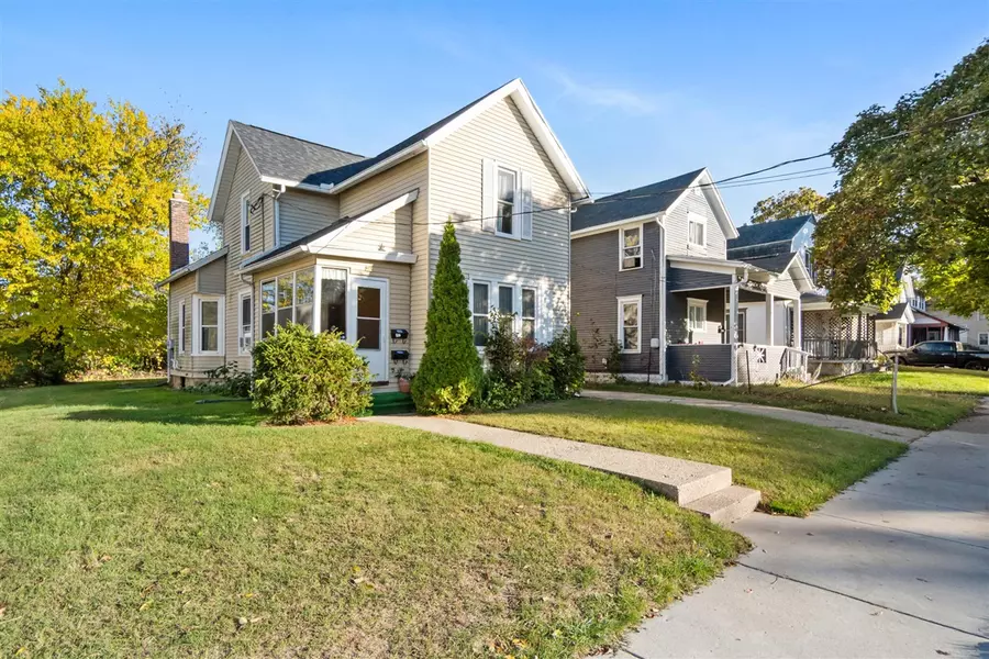 1217 First Street, Jackson, MI 49203-3034