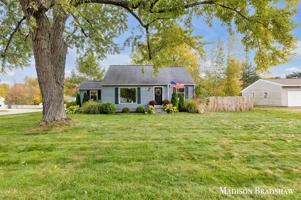 2140 Kinney Avenue, Walker, MI 49534