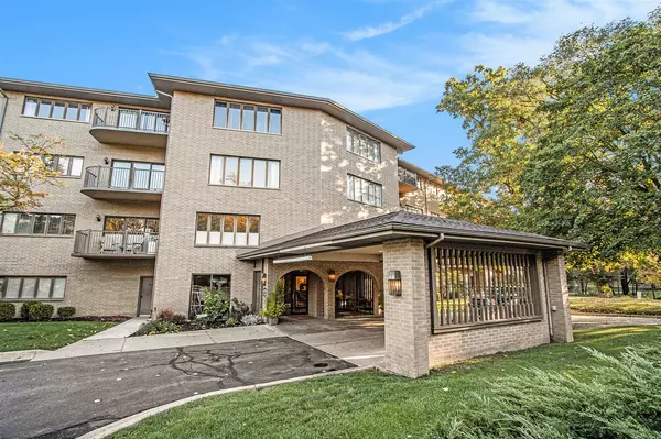 4040 Greenleaf Circle, Kalamazoo, MI 49008