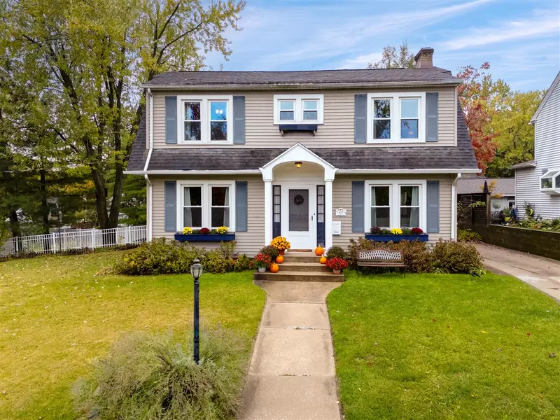 117 Edgemoor Avenue, Kalamazoo, MI 49001-4246