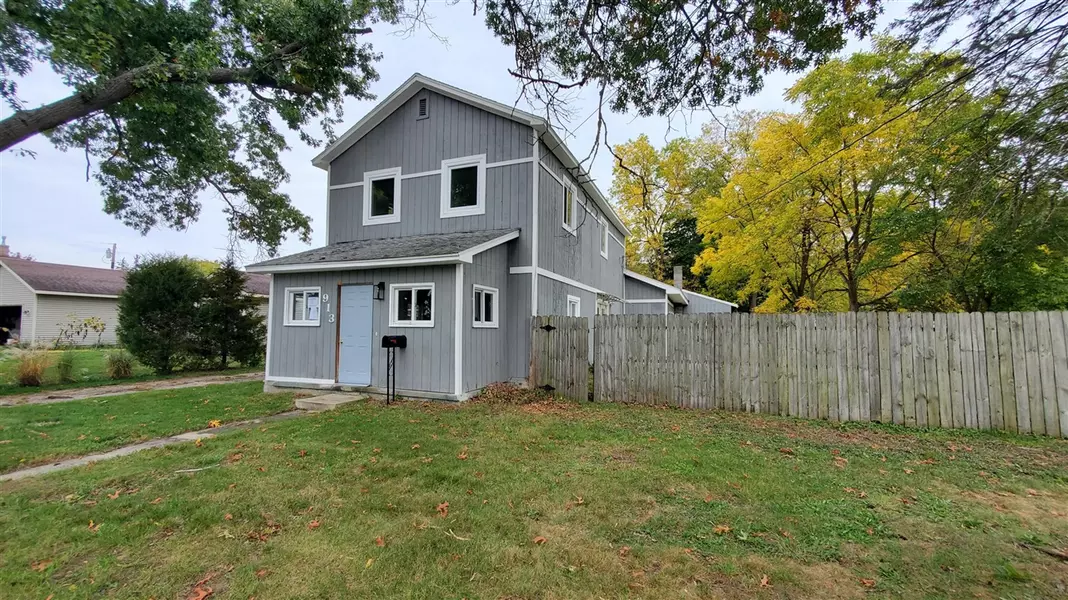 913 N Monroe Street, Lowell, MI 49331