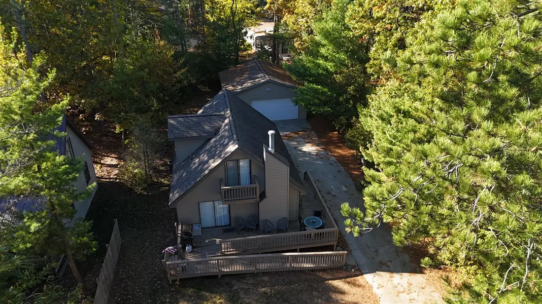 1733 N Lakeview Drive, Mears, MI 49436-9416