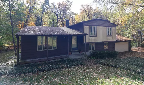 6710 Tanglewood Drive, Grand Rapids, MI 49546-7242