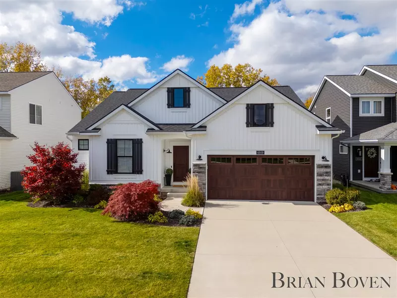 6919 W Cottage Lane, Rockford, MI 49341-8863