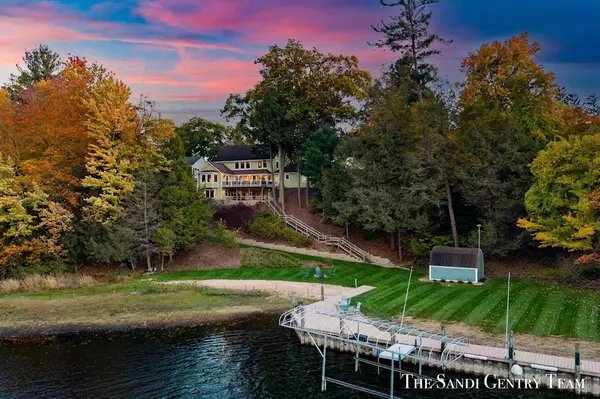 18886 Greenwood Court, Spring Lake, MI 49456-1169