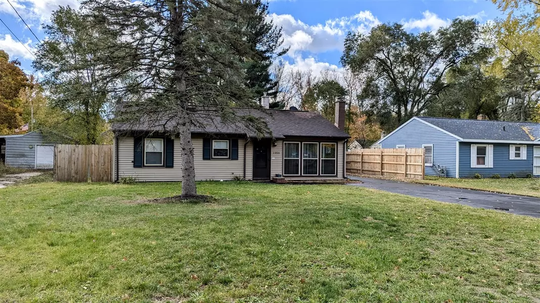 1056 Elmwood Street, Plainwell, MI 49080