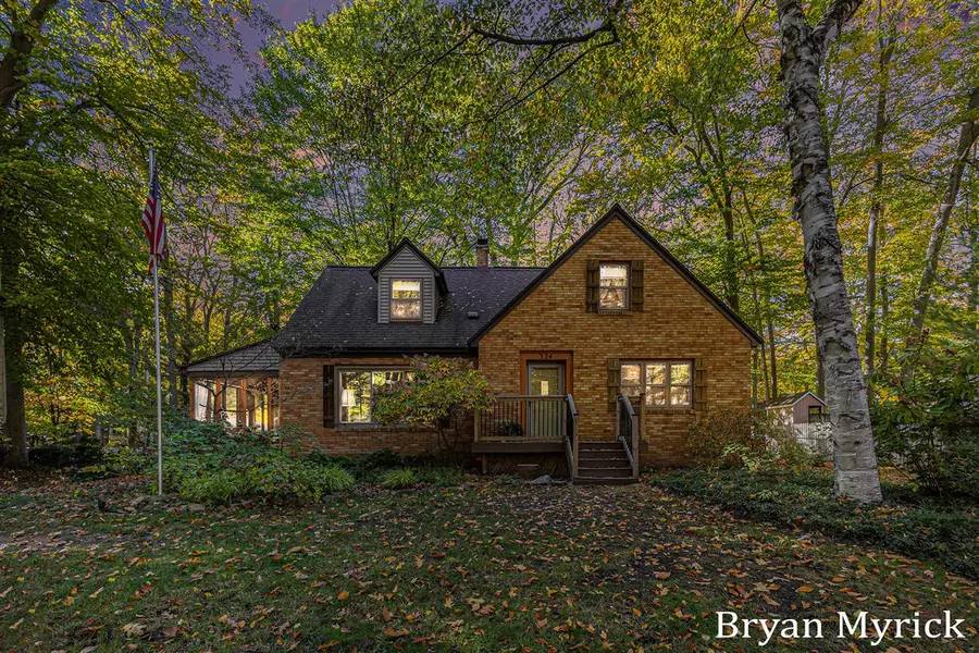 324 Marquette Avenue, Holland, MI 49424