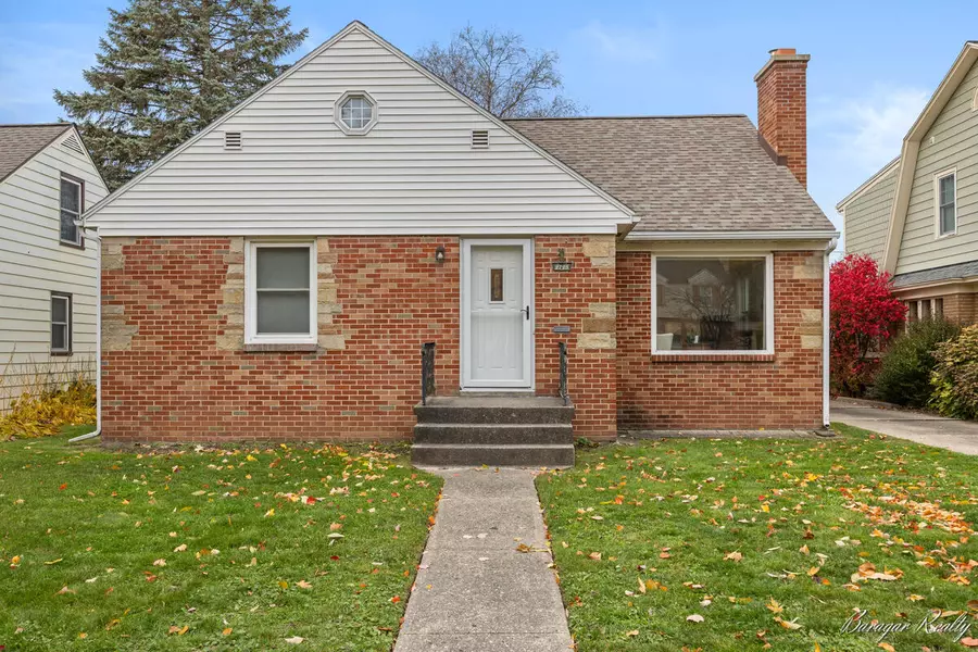 2723 Oakwood Avenue, Grand Rapids, MI 49505