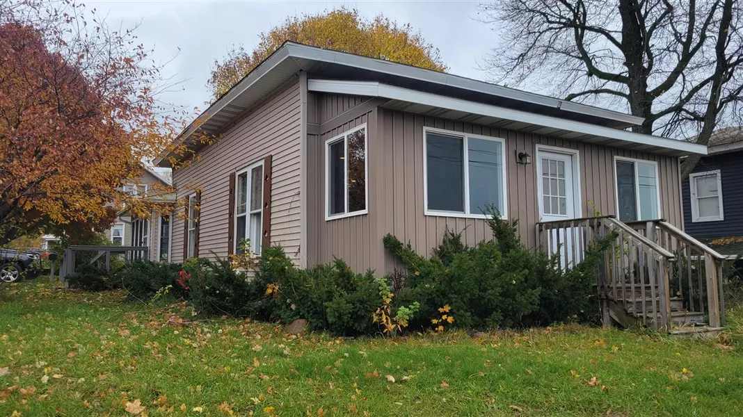 726 N Lafayette Street, Greenville, MI 48838-1126