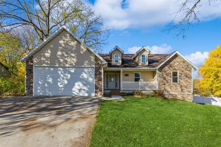 702 S Oak Street, Buchanan, MI 49107