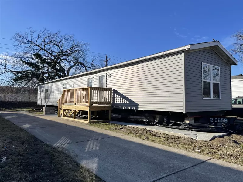 3900 W Jefferson Avenue, Trenton, MI 48183