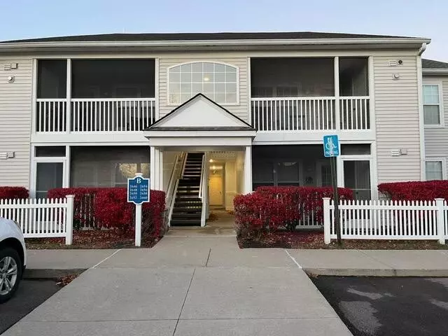 2652 S Knightsbridge, Ann Arbor, MI 48105