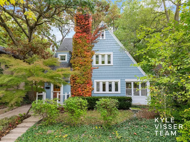 1234 Giddings Avenue, Grand Rapids, MI 49506-3214