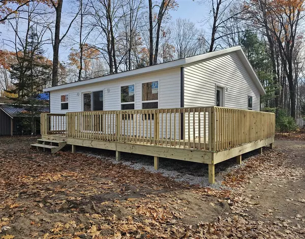 8478 Vista Drive, Newaygo, MI 49337-9286