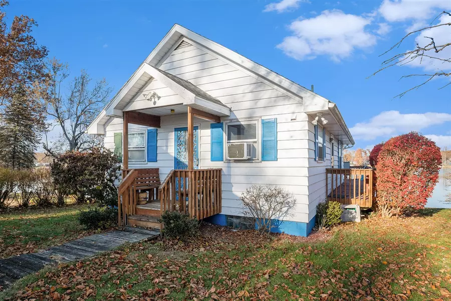 24998 Lake Shore Drive, Dowagiac, MI 49047