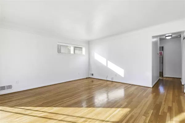 Eastpointe, MI 48021-1059,24609 Flower Avenue